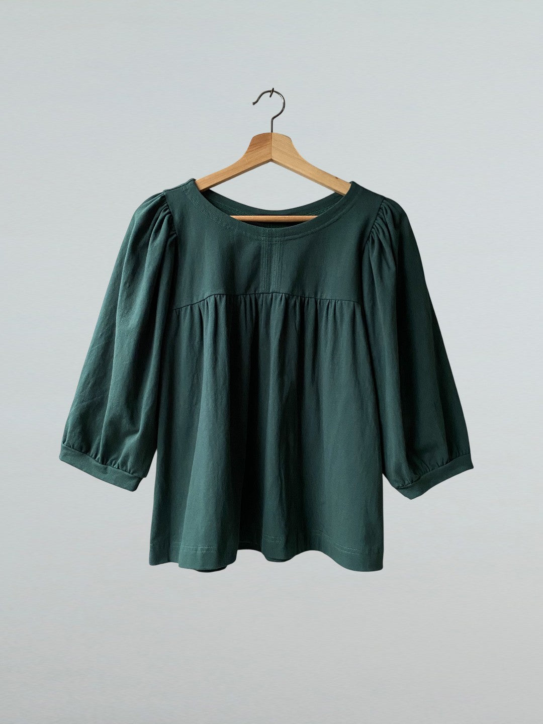 Medium, Mari Top in forest