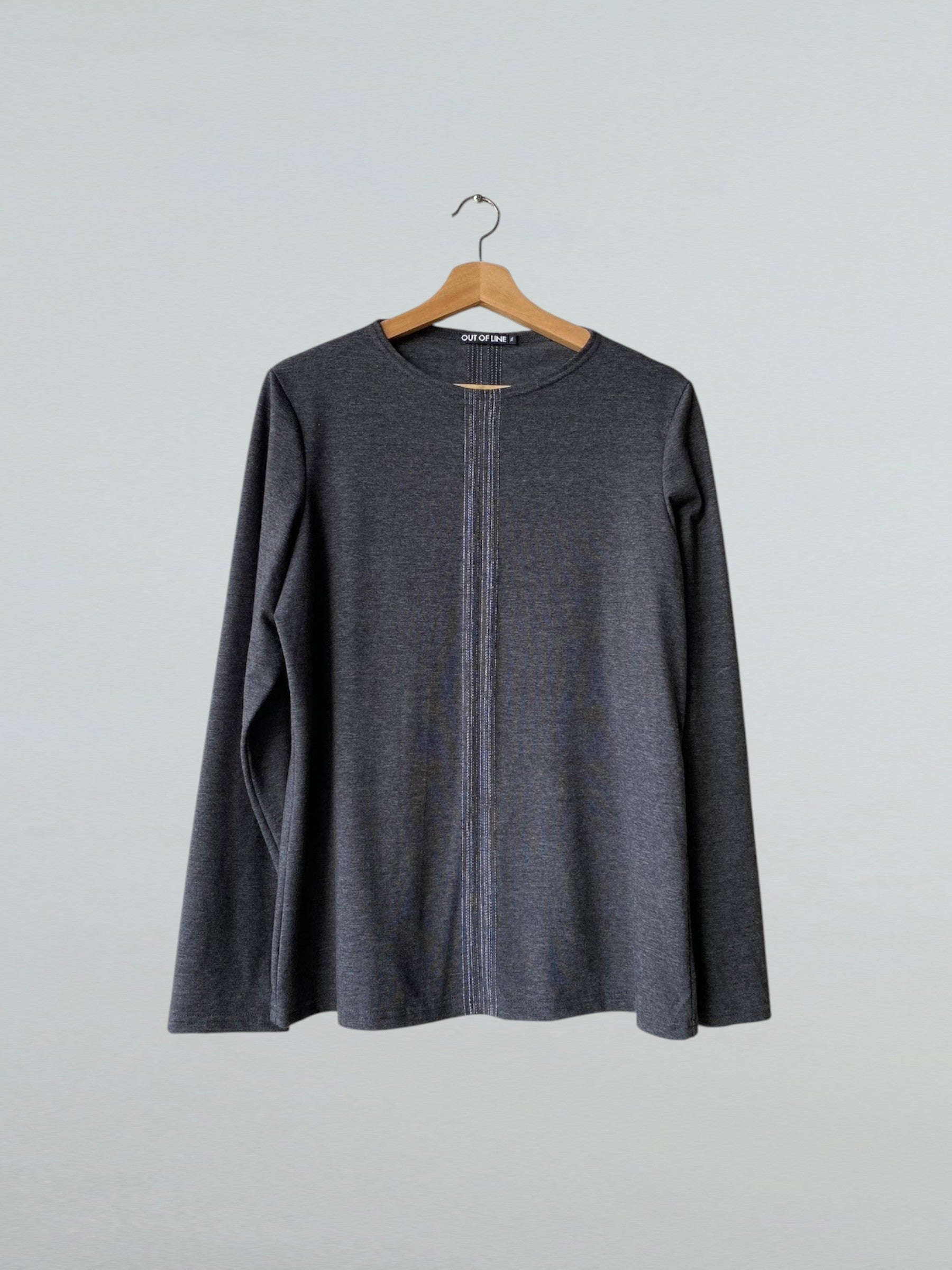 Extra Large, Center Lines Top, Long Sleeve in heather charcoal