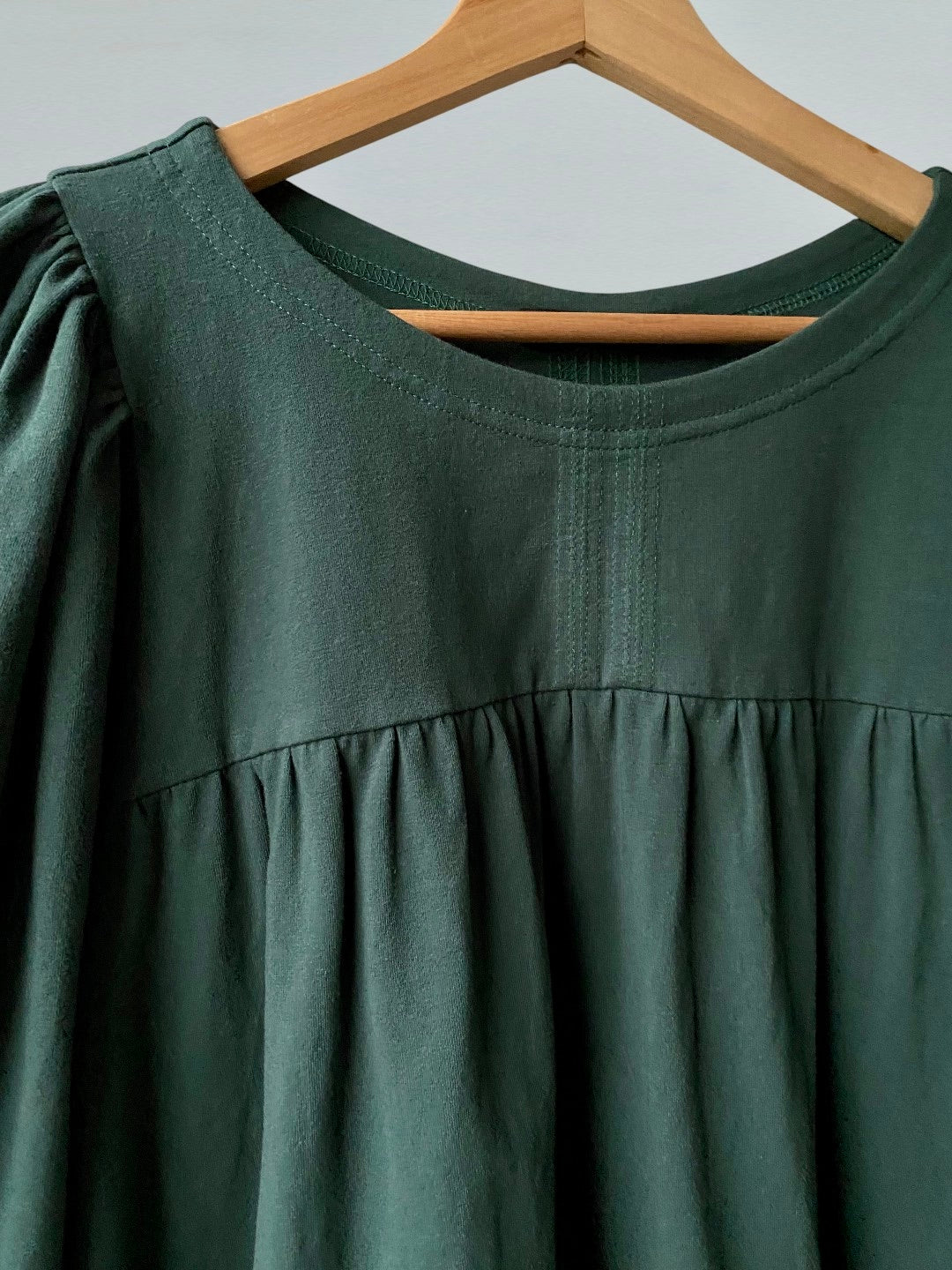 Medium, Mari Top in forest